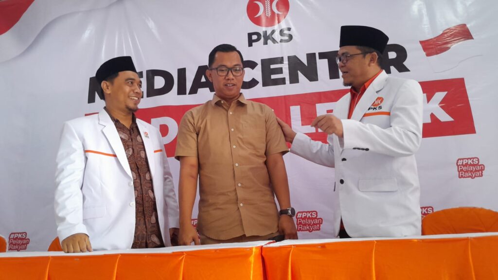 DPD PKS Lebak Terima H. Dita Fajar Bayhaqi Sebagai Pendaftar Pertama di Penjaringan Cabup-Cawabup DPD PKS Lebak Terima H. Dita Fajar Bayhaqi Sebagai Pendaftar Pertama di Penjaringan Cabup-Cawabup