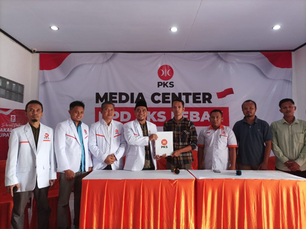 Walidan Birokrat Senior Banten Mendaftar di Penjaringan Bacabup DPD PKS Lebak Walidan Birokrat Senior Banten Mendaftar di Penjaringan Bacabup DPD PKS Lebak