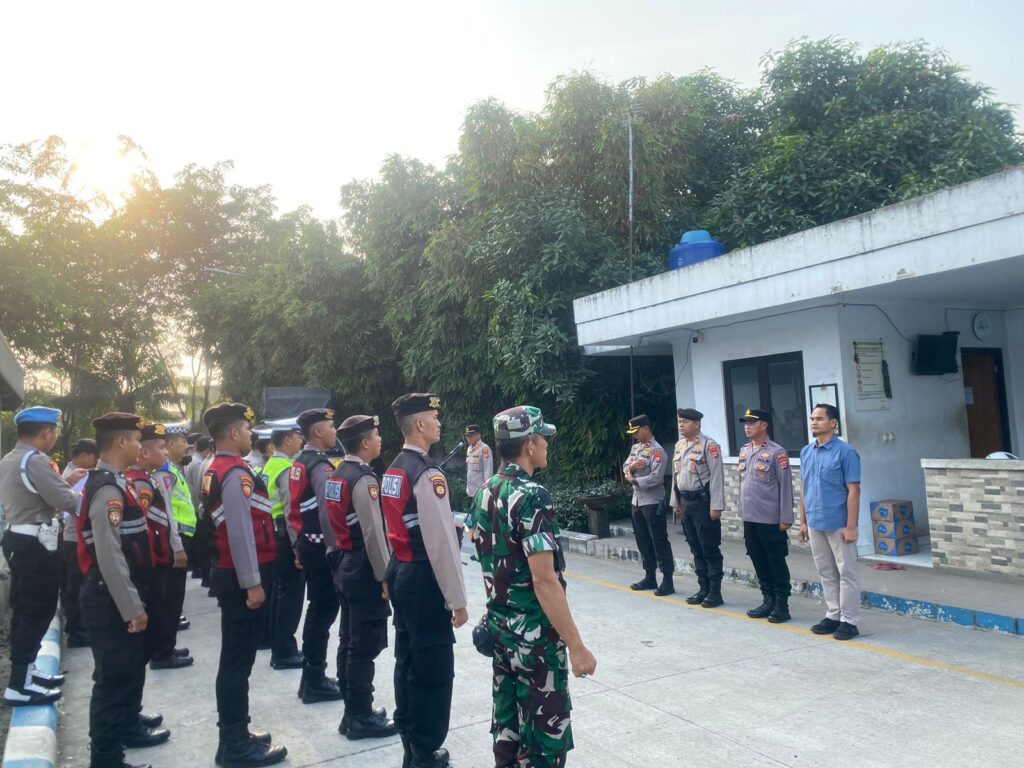 Satreskrim Polres Serang Bantu Pengamanan Unjuk Rasa SPN Kabupaten Serang Satreskrim Polres Serang Bantu Pengamanan Unjuk Rasa SPN Kabupaten Serang
