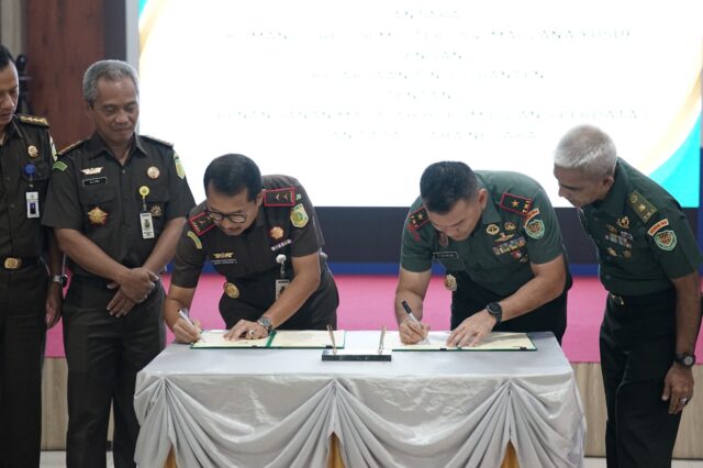 Kejati Banten dan KOREM 064/ MY Lakukan Penandatanganan Perjanjian Kerjasama Penanganan Hukum