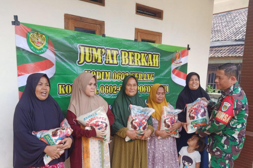 Kodim 0602/Serang Berikan Bantuan Beras Kepada Yatim dan Dhuafa Kodim 0602/Serang Berikan Bantuan Beras Kepada Yatim dan Dhuafa