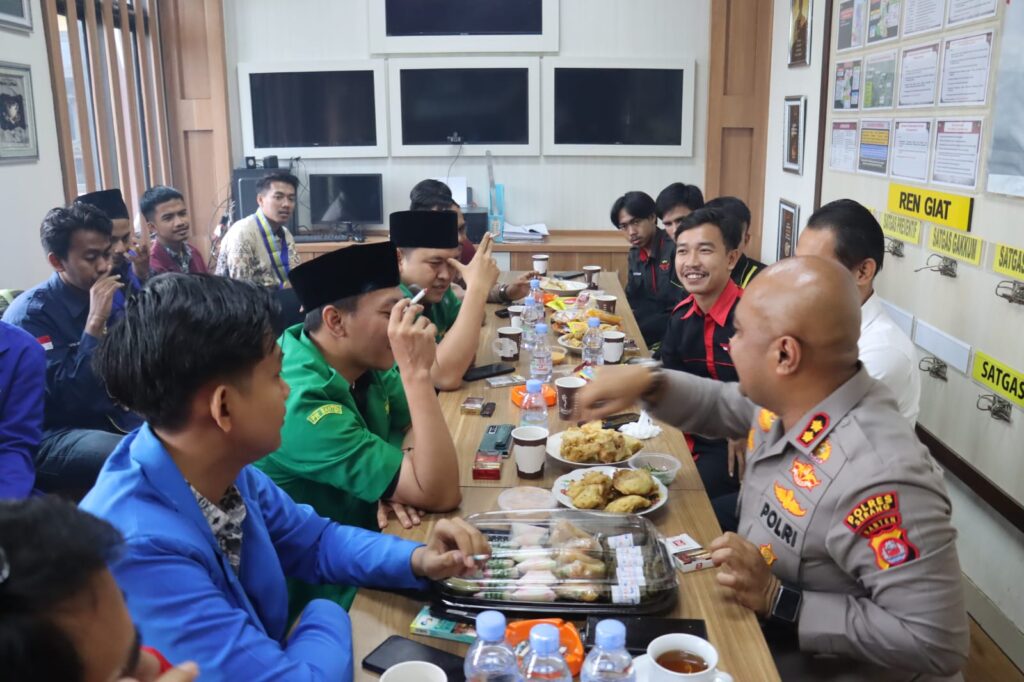 Ngariung Iman Ngariung Aman, Kapolres Serang Ngobrol Bareng Mahasiswa Ngariung Iman Ngariung Aman, Kapolres Serang Ngobrol Bareng Mahasiswa