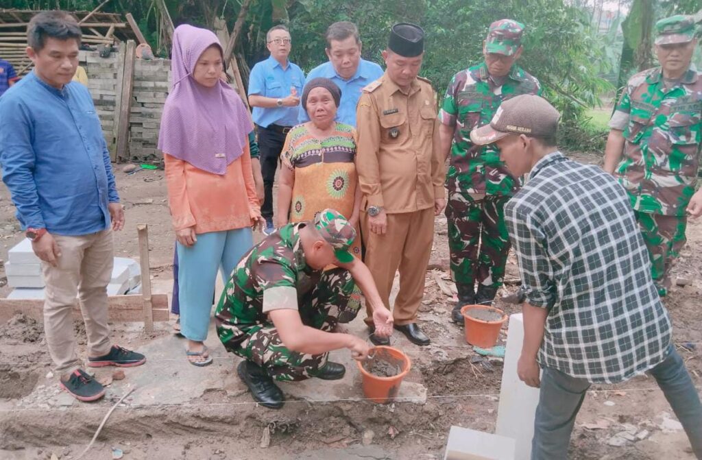 Dandim 0602/Serang Kolonel Inf Mulyo Kembali Letakkan Batu Pertama Program Rutilahu Di Wilayah Jawilan