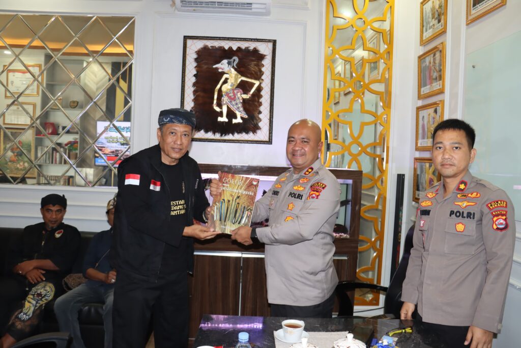 Kapolres Serang Gelar Silaturahmi Dengan Asosiasi Golok Banten Kapolres Serang Gelar Silaturahmi Dengan Asosiasi Golok Banten