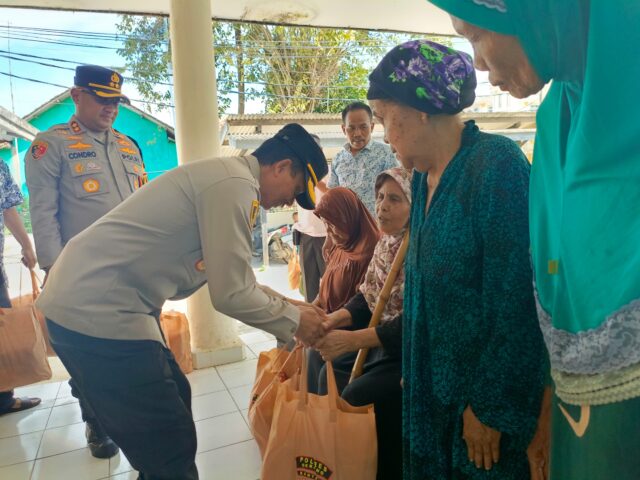 Kapolres Serang Gelar Bansos dan Munggahan Bersama Emak Emak Desa Cisait