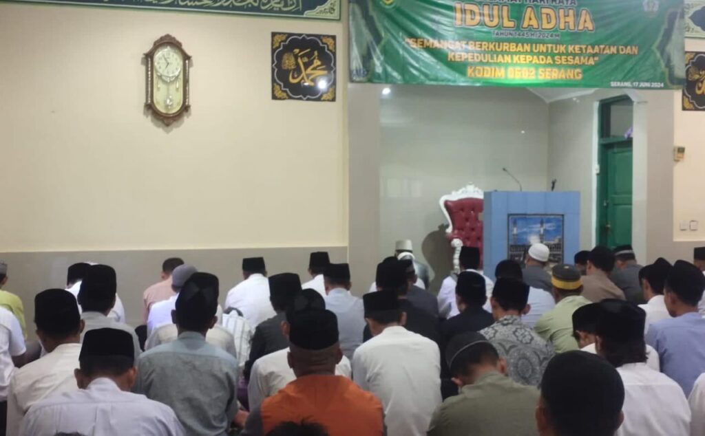 Keluarga Besar Kodim 0602/Serang Gelar Sholat Idul Adha 1445 H Keluarga Besar Kodim 0602/Serang Gelar Sholat Idul Adha 1445 H