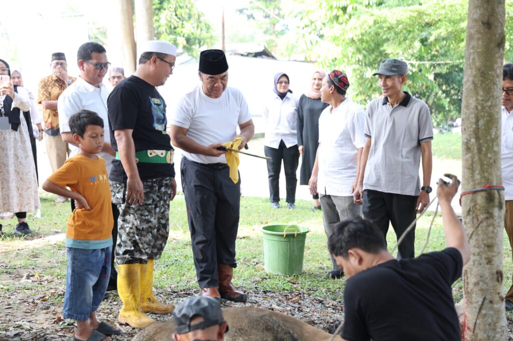 Tinjau SMAN 6 Kota Serang, Al Muktabar Ajarkan Praktik Menyembelih Hewan Secara Syar’i Tinjau SMAN 6 Kota Serang, Al Muktabar Ajarkan Praktik Menyembelih Hewan Secara Syar’i