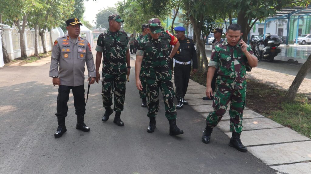 Polres Serang Laksanakan Pengamanan Kunjungan Wapres RI di Ponpes Tanara Polres Serang Laksanakan Pengamanan Kunjungan Wapres RI di Ponpes Tanara