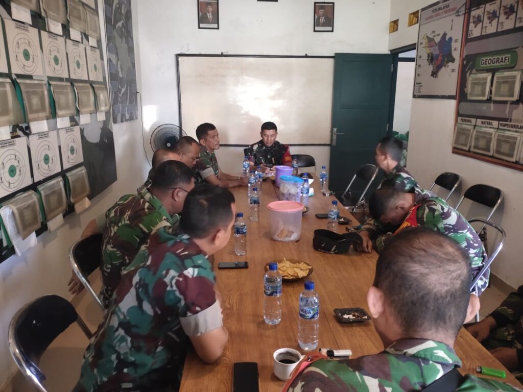 Sampaikan Arahan Dandim Serang, Danramil 0602-11/Tirtayasa Briefing Anggota Sampaikan Arahan Dandim Serang, Danramil 0602-11/Tirtayasa Briefing Anggota