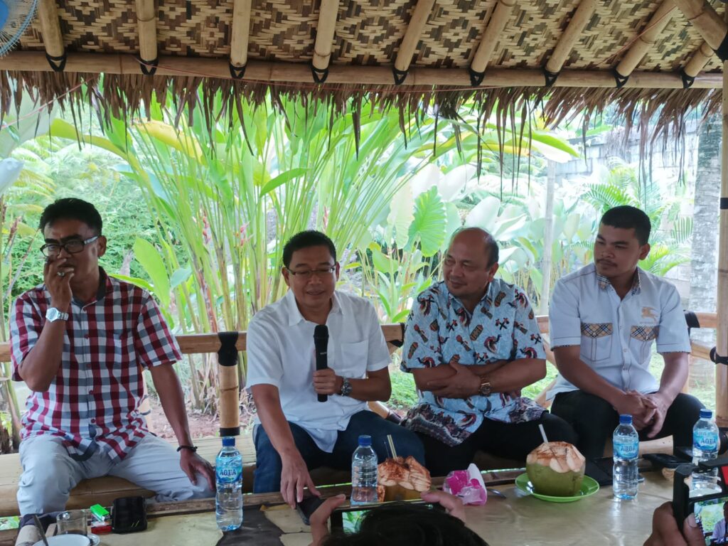 Tepis Isu Tersangka Yang Beredar di Masyarakat, Dede Supriyadi Angkat Bicara Tepis Isu Tersangka Yang Beredar di Masyarakat, Dede Supriyadi Angkat Bicara