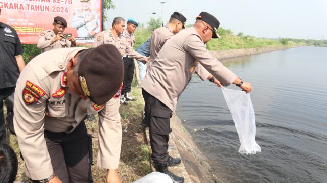 Jelang HUT Ke-78 Bhayangkara, Polres Serang Tebar 10 Ribu Bibit Ikan Untuk Ketahanan Pangan