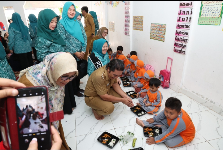 Al Muktabar Canangkan Gerakan Serentak Cegah dan Tanggulangi Stunting Provinsi Banten Al Muktabar Canangkan Gerakan Serentak Cegah dan Tanggulangi Stunting Provinsi Banten