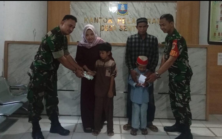 Babinsa Koramil 0602-18/Kragilan Berikan Santunan Untuk Anak Yang Mengikuti Khitan Gratis Babinsa Koramil 0602-18/Kragilan Berikan Santunan Untuk Anak Yang Mengikuti Khitan Gratis