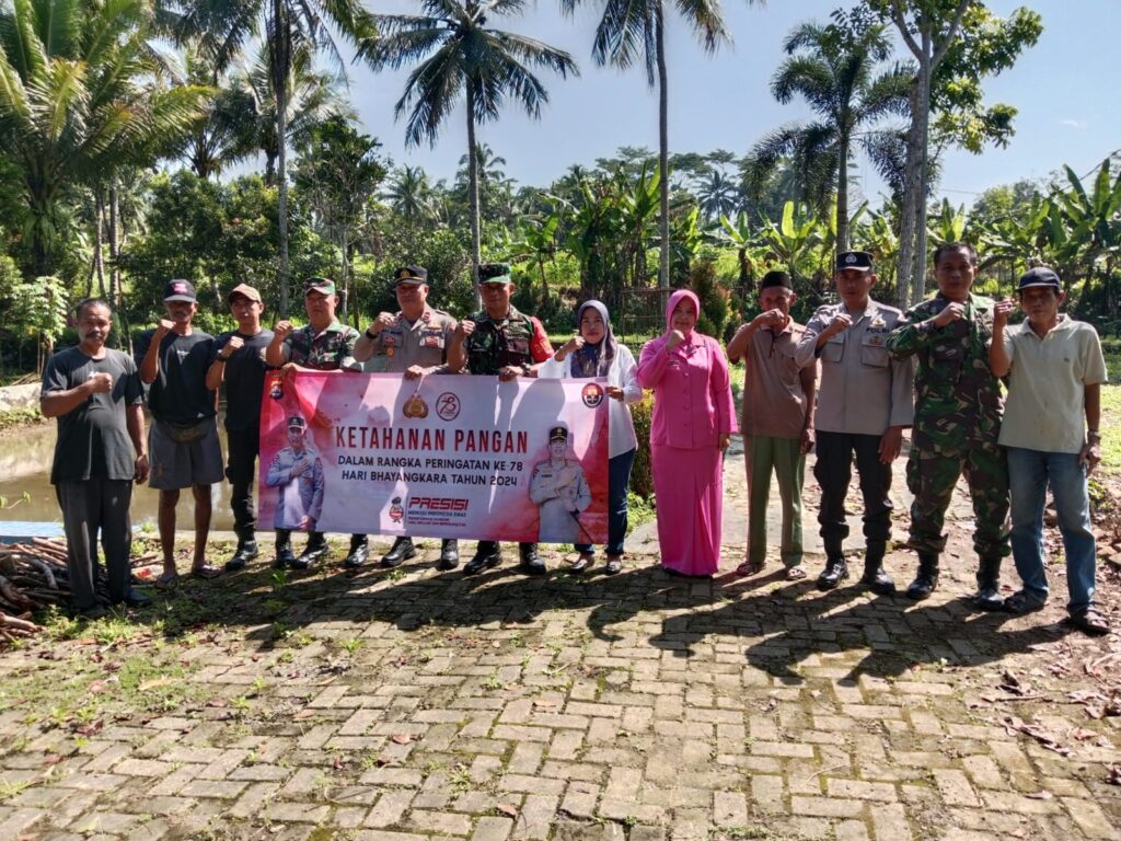 Polsek Cikedal Berikan Bantuan Bibit Pohon dan Ratusan Bibit Ikan Dalam Rangka HUT Bhayangkara Ke 78 Polsek Cikedal Berikan Bantuan Bibit Pohon dan Ratusan Bibit Ikan Dalam Rangka HUT Bhayangkara Ke 78