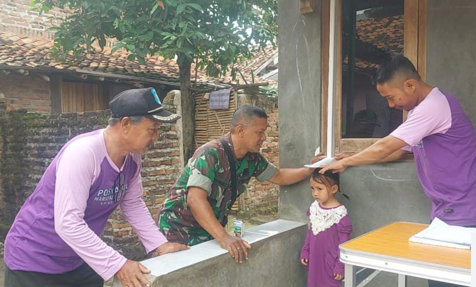 Peltu Hilman Babinsa Koramil 0602-16/Ciruas Dan Kader Posyandu Gelar Program Percepatan Penurunan Stunting Peltu Hilman Babinsa Koramil 0602-16/Ciruas Dan Kader Posyandu Gelar Program Percepatan Penurunan Stunting