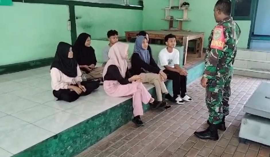 Babinsa Koramil 0602-04/Taktakan Berikan Sosialisasi Pengaruh Negatif Media Sosial Kepada Generasi Muda Babinsa Koramil 0602-04/Taktakan Berikan Sosialisasi Pengaruh Negatif Media Sosial Kepada Generasi Muda