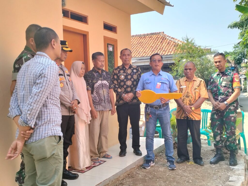 Rumah Katiyah Rampung Direhab, Dandim 0602/Serang Serah Terima Kunci