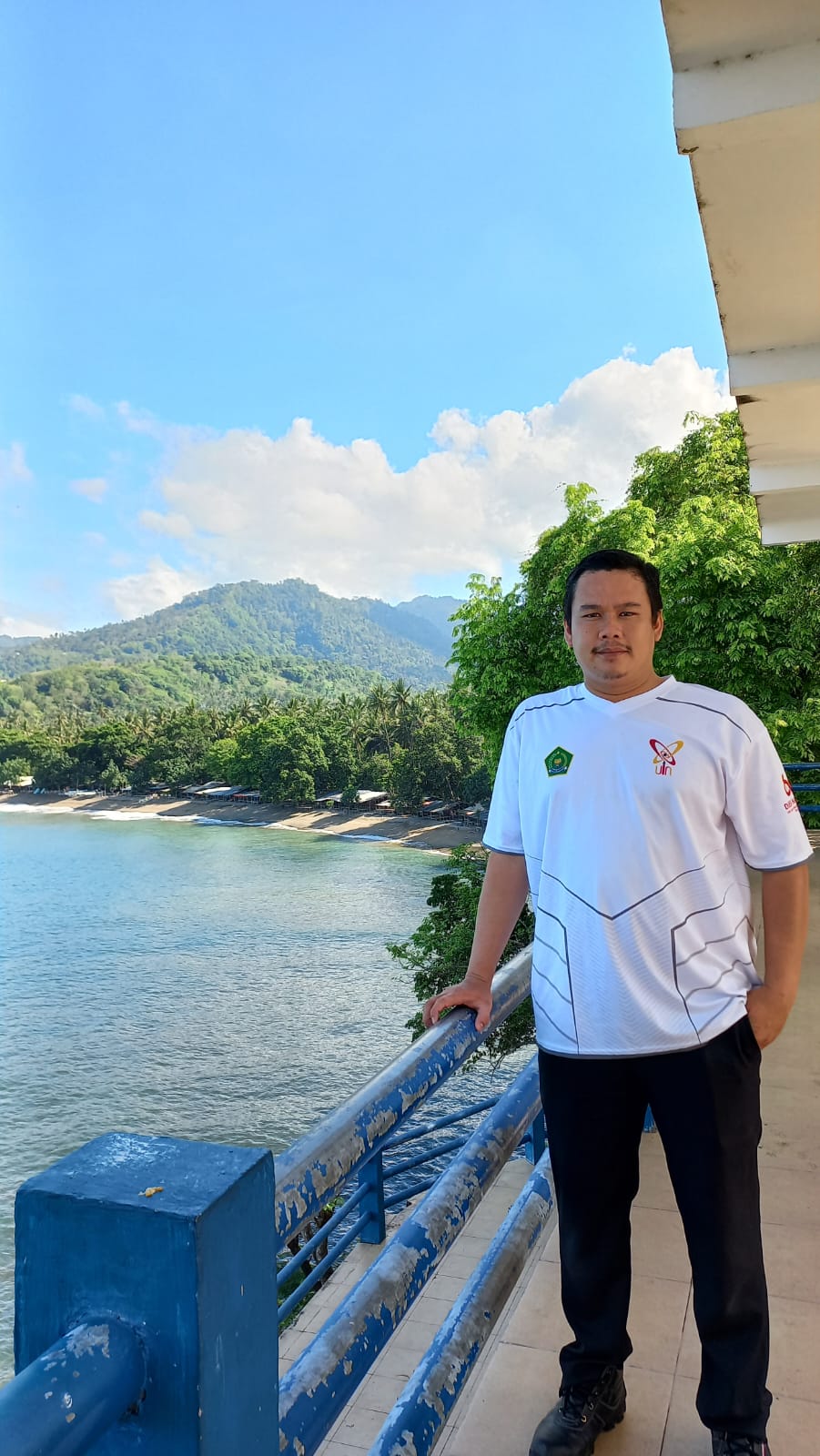 Kritik dan Ruang Publik vis a vis Matinya Ruang Publik di Tangan Penguasa anti Kritik Kritik dan Ruang Publik vis a vis Matinya Ruang Publik di Tangan Penguasa anti Kritik