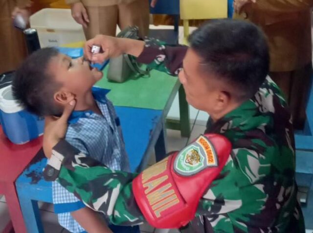 Danramil 0602-02/Kasemen Bersama Babinsa Terjun Langsung Dukung PIN Polio Tahun 2024