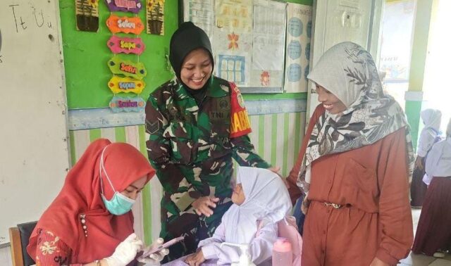 Kowad Sebagai Babinsa Kodim 0602/Serang, Serka (K) Deka Berperan Aktif Dalam Pelaksanaan PIN Polio