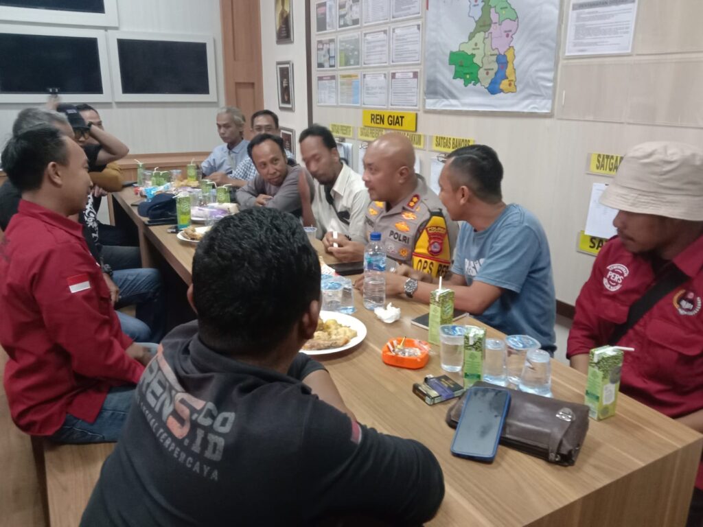 Ngariung Iman Ngariung Aman, Kapolres Serang Bersama Dengan Jurnalis Perwast Ngariung Iman Ngariung Aman, Kapolres Serang Bersama Dengan Jurnalis Perwast