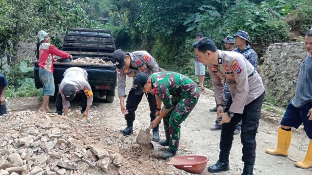 Sinergitas TNI Polri Nampak Jelas Di TMMD Ke-121 Kodim 0601/Pandeglang