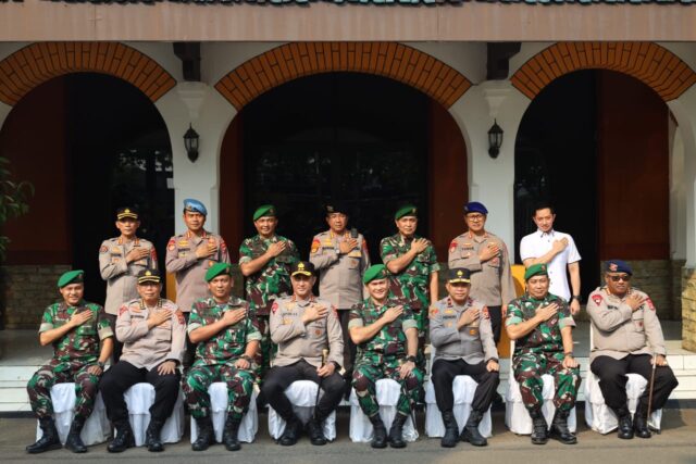 Jaga Sinergitas TNI-POLRI, Kapolda Banten Kunjungi Danrem 064/MY