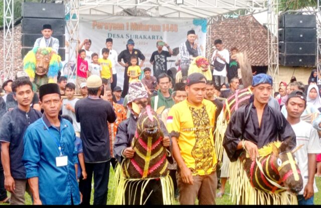 Pemdes Surakarta Rayakan Tahun Baru Islam 1446 Hijriah, Pecah Tangis Warga Saat Santuni Anak Yatim