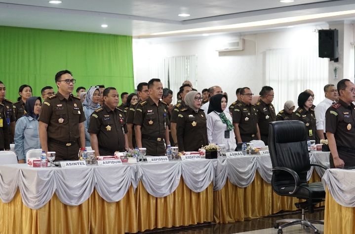 Kajati Banten dan Jajaran Ikuti FGD dengan Kejagung Secara Virtual Kajati Banten dan Jajaran Ikuti FGD dengan Kejagung Secara Virtual