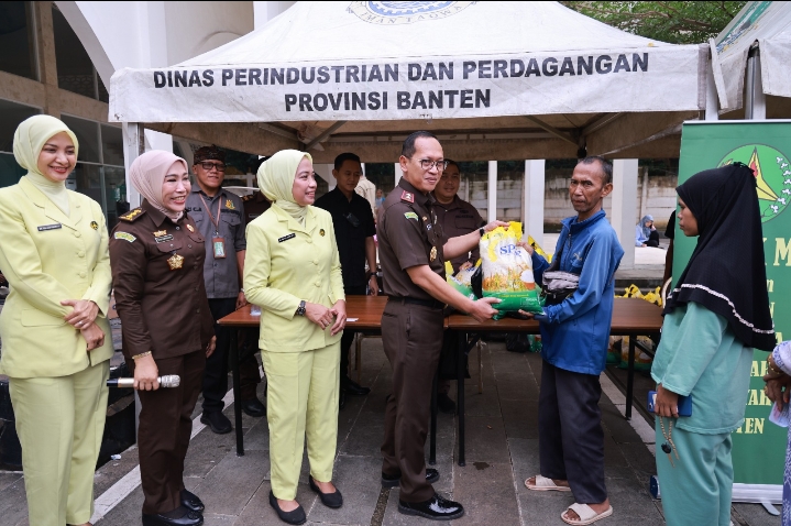 Peringati Hari Bhakti Adhyaksa ke 64, Kejati Banten Gelar Pasar Murah Peringati Hari Bhakti Adhyaksa ke 64, Kejati Banten Gelar Pasar Murah