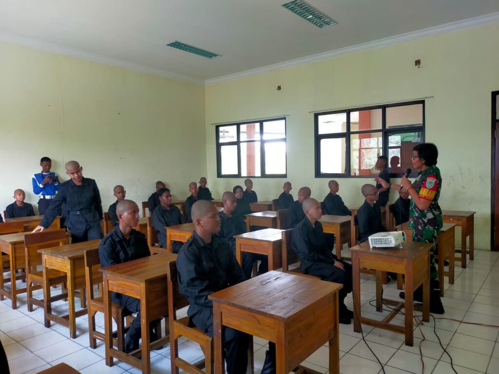 Kapten CAJ (K) Susanti Martalia Berikan Wawasan Kebangsaan kepada Siswa-Siswi Baru di SMK Pelayaran Nusantara