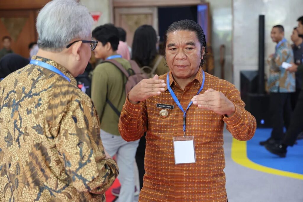 Pj Gubernur Al Muktabar Hadiri Pembukaan FEKDI dan KKI 2024 Pj Gubernur Al Muktabar Hadiri Pembukaan FEKDI dan KKI 2024