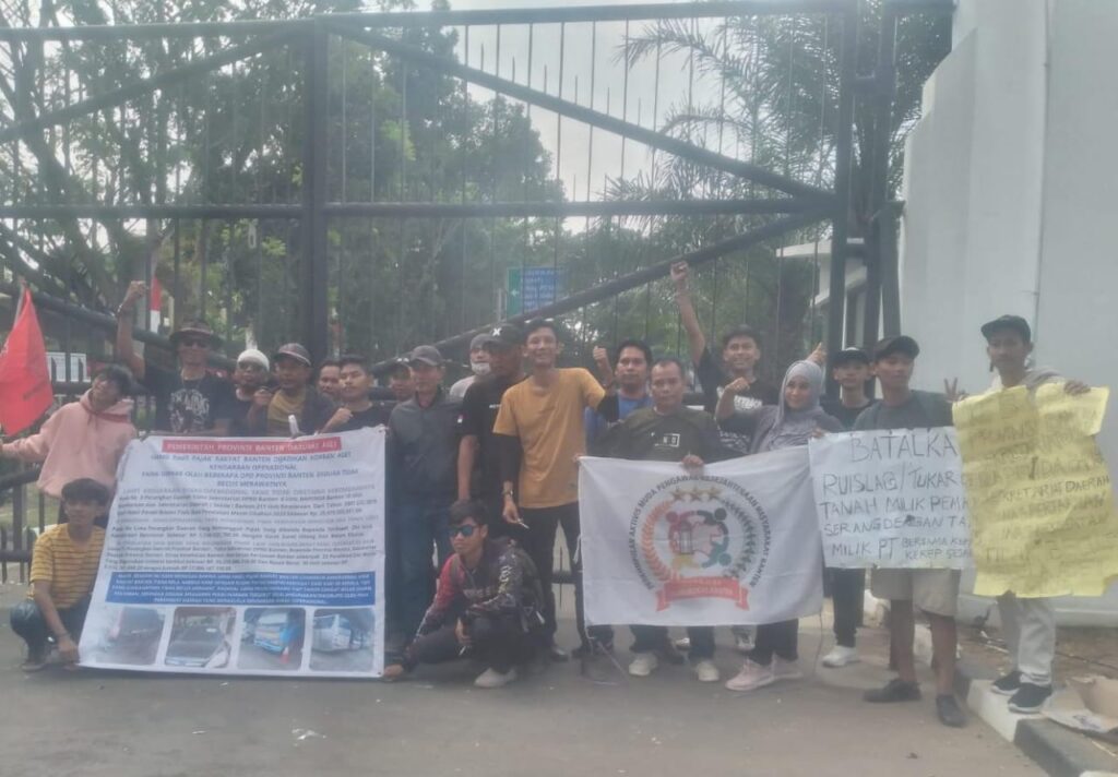 Aliansi Pamungkas Banten, Geruduk Kantor Gubernur Banten dan BPKAD Provinsi Banten Aliansi Pamungkas Banten, Geruduk Kantor Gubernur Banten dan BPKAD Provinsi Banten