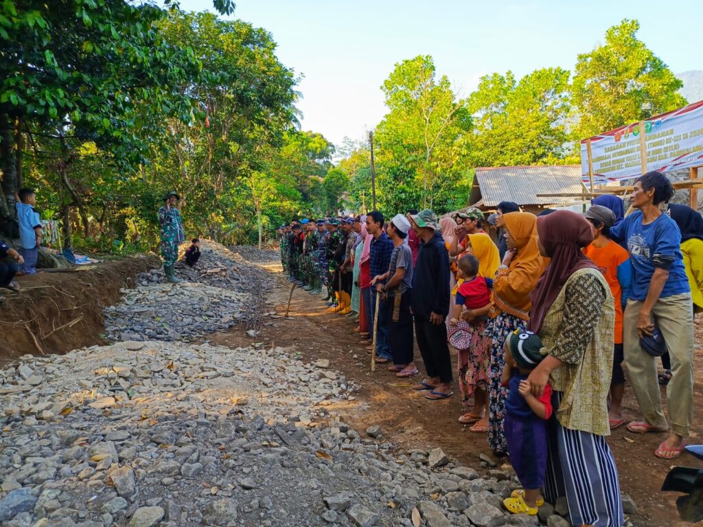Bangga Dengan Keberadaan TMMD Di Kampungnya, Kaum Ibu Siap Membantu Bapak TNI Bangga Dengan Keberadaan TMMD Di Kampungnya, Kaum Ibu Siap Membantu Bapak TNI