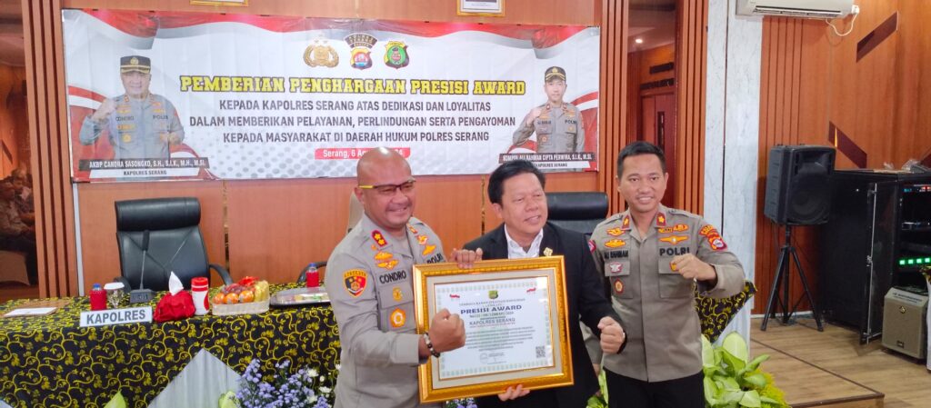 Melalui Program Ngariung Iman Ngariung Aman, Kapolres Serang Terima Penghargaan Presisi Award dari LEMKAPI Melalui Program Ngariung Iman Ngariung Aman, Kapolres Serang Terima Penghargaan Presisi Award dari LEMKAPI