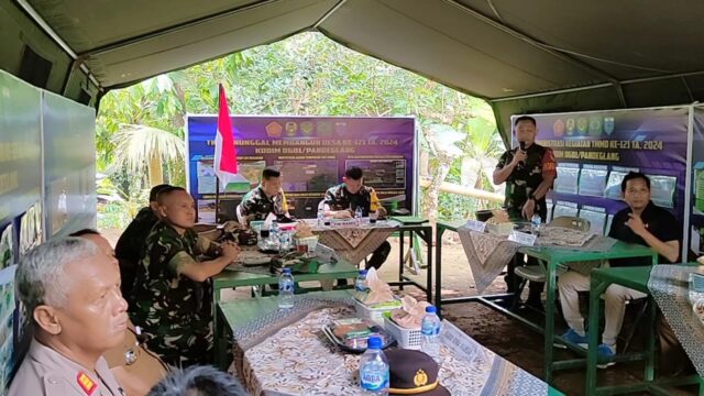 Penanggung Jawab Operasi TMMD 121 Tinjau Lokasi Di Desa Cikumbueun Mandalawangi