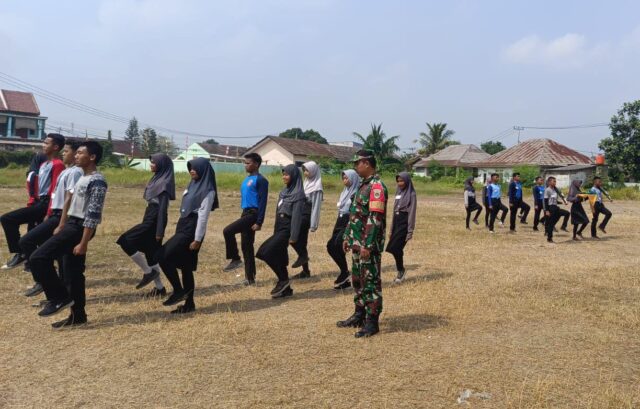 Babinsa Koramil 0602-16/Ciruas Latih Paskibraka Kecamatan Ciruas Untuk Persiapan HUT RI Ke-79