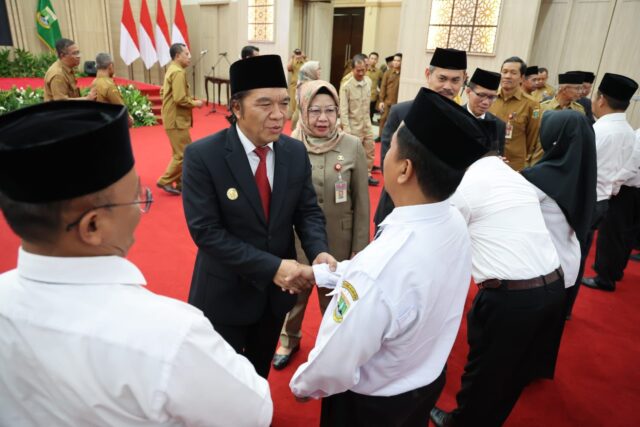 Pj Gubernur Banten Lantik 72 Kepala Sekolah dan 1 Pengawas Sekolah