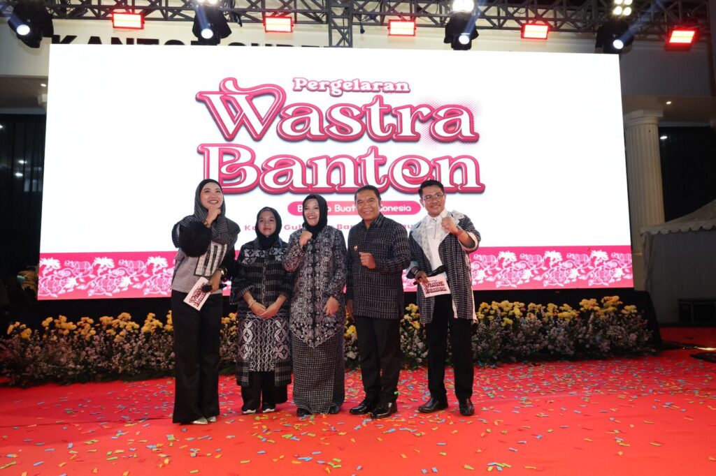 Disambut Antusias, Pj Gubernur Al Muktabar Dorong Pergelaran Wastra Banten Masuk Kalender Tahunan Disambut Antusias, Pj Gubernur Al Muktabar Dorong Pergelaran Wastra Banten Masuk Kalender Tahunan