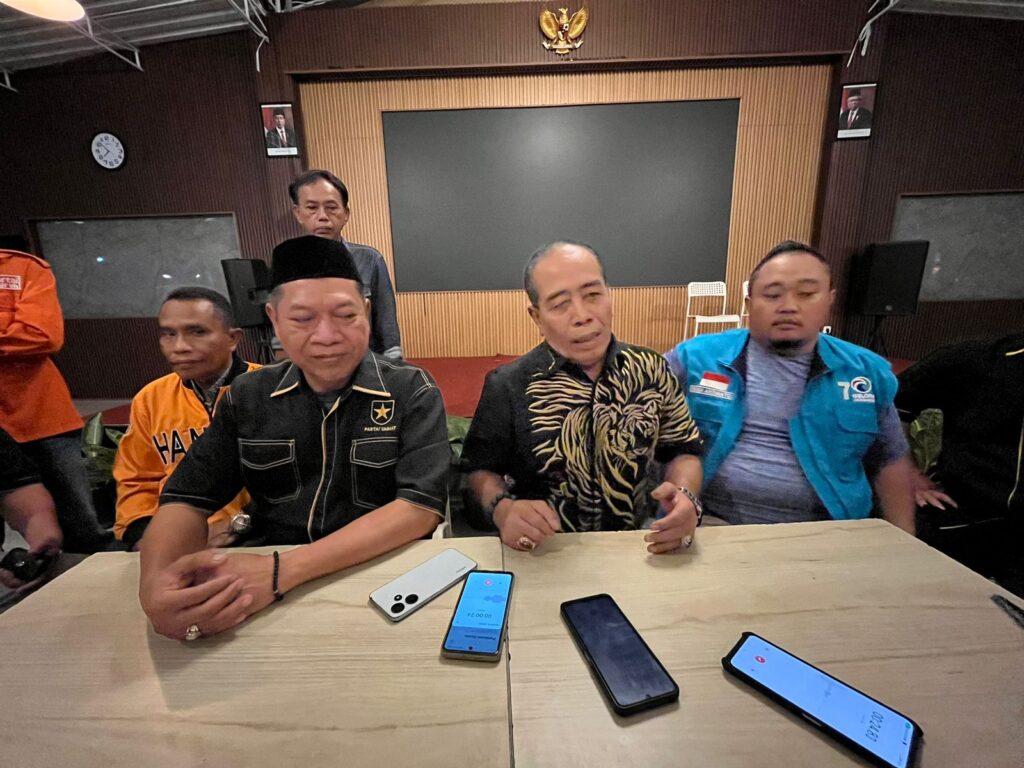 Dijegal & Mundur ‘Nyalon’ Bupati, Abah Otong Balik Dukung Pasangan Andika-Nanang