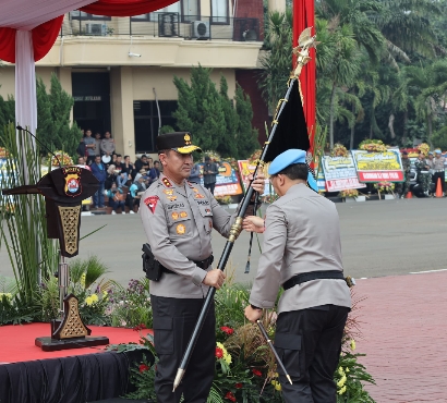 Tradisi Penyambutan Kapolda Banten yang Baru dengan Penyerahan Pataka