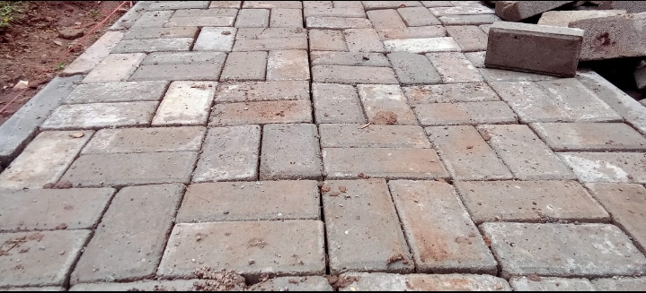 Pembangunan Paving Blok di Pasuluhan Diduga Asal Jadi, Lurah : Gara-gara Warga dan Toko Material Pembangunan Paving Blok di Pasuluhan Diduga Asal Jadi, Lurah : Gara-gara Warga dan Toko Material