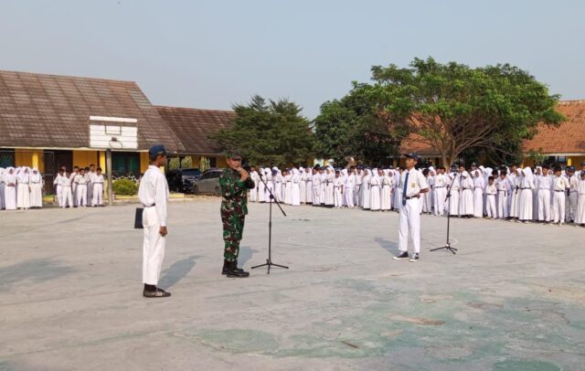 Danramil 0602-16/Ciruas Beri Wawasan Kebangsaan Dan Bahaya Narkoba Di SMP Negeri 2 Ciruas