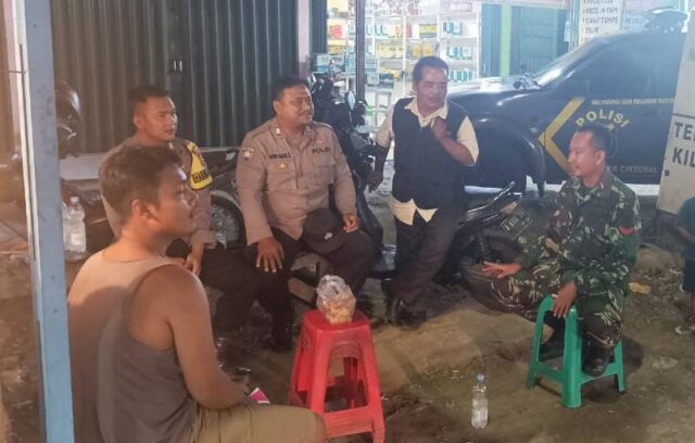 Sinergi TNI-Polri, Koramil 0602-09/Cikeusal Laksanakan Patroli Gabungan Bersama Polsek Cikeusal