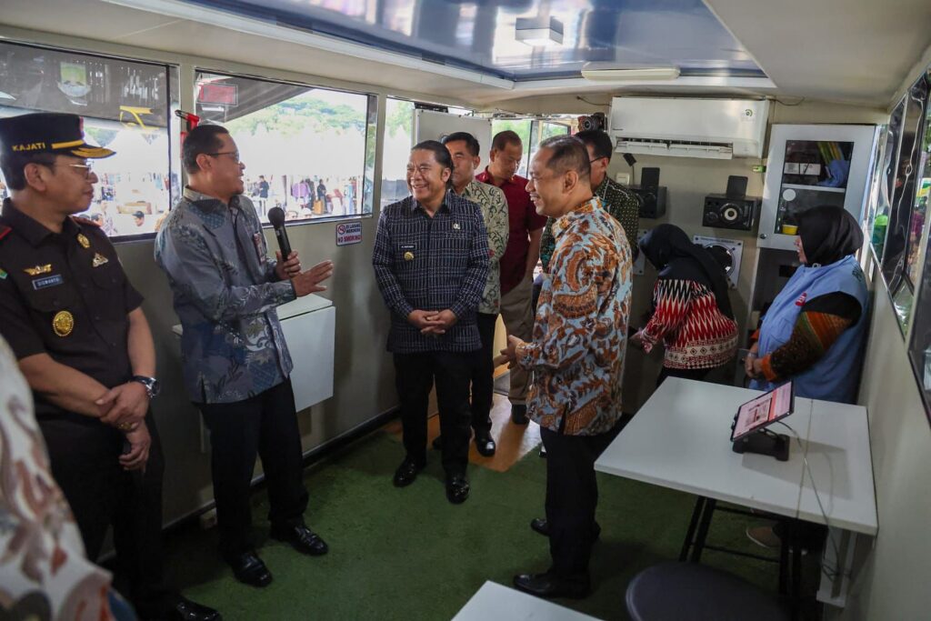 Roadshow Bus KPK di KP3B, Pj Gubernur Banten : Pendidikan Antikorupsi Perkuat Karakter dan Integritas Siswa Roadshow Bus KPK di KP3B, Pj Gubernur Banten : Pendidikan Antikorupsi Perkuat Karakter dan Integritas Siswa