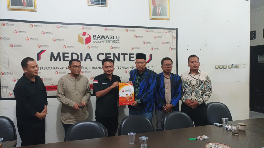 Dugaan Curi Start Kampanye, Ormas Badak Banten Ngadu ke Bawaslu Lebak Dugaan Curi Start Kampanye, Ormas Badak Banten Ngadu ke Bawaslu Lebak