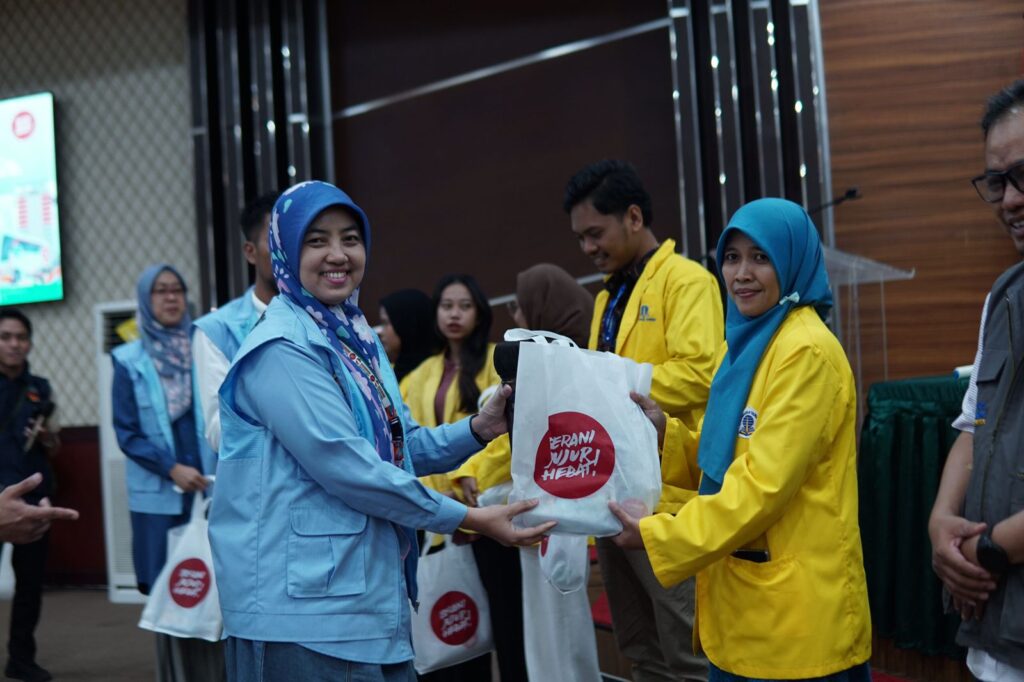 KPK dan Forpak Banten Sosialisasikan Sikap Antikorupsi Kepada Mahasiswa KPK dan Forpak Banten Sosialisasikan Sikap Antikorupsi Kepada Mahasiswa