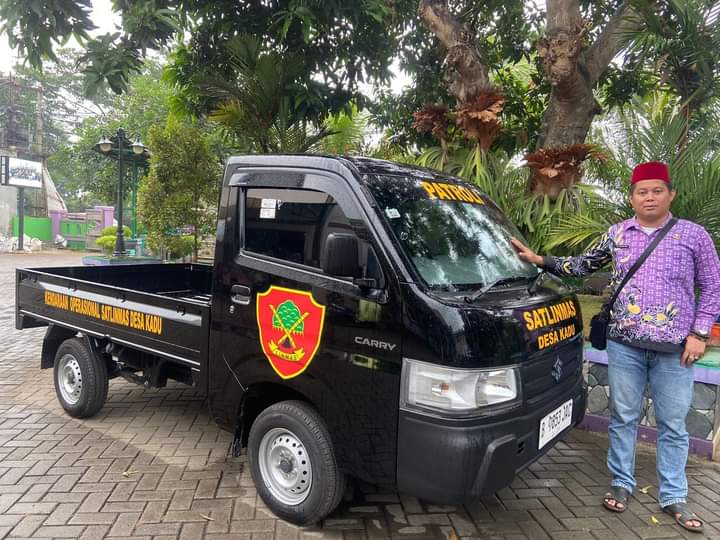 Satlinmas Desa Kadu Siap Patroli Menjaga Keamanan Wilayah Satlinmas Desa Kadu Siap Patroli Menjaga Keamanan Wilayah