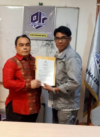 Robert Hendrico Terima SK Sebagai Ketua Dewan Pakar DPP PJS