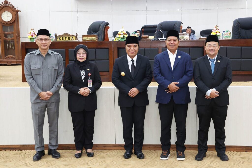 Pj Gubernur Hadiri Rapat Paripurna Penetapan Calon Pimpinan DPRD Banten 2024-2029 Pj Gubernur Hadiri Rapat Paripurna Penetapan Calon Pimpinan DPRD Banten 2024-2029
